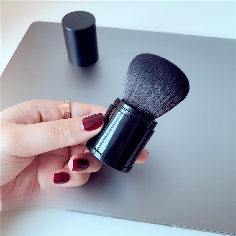 Large Retractable Makeup Brush With Cover  YV475710
