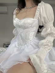 White elegant long-sleeved trailing dress YV50102