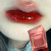 Moisturizing lip gloss yv32033