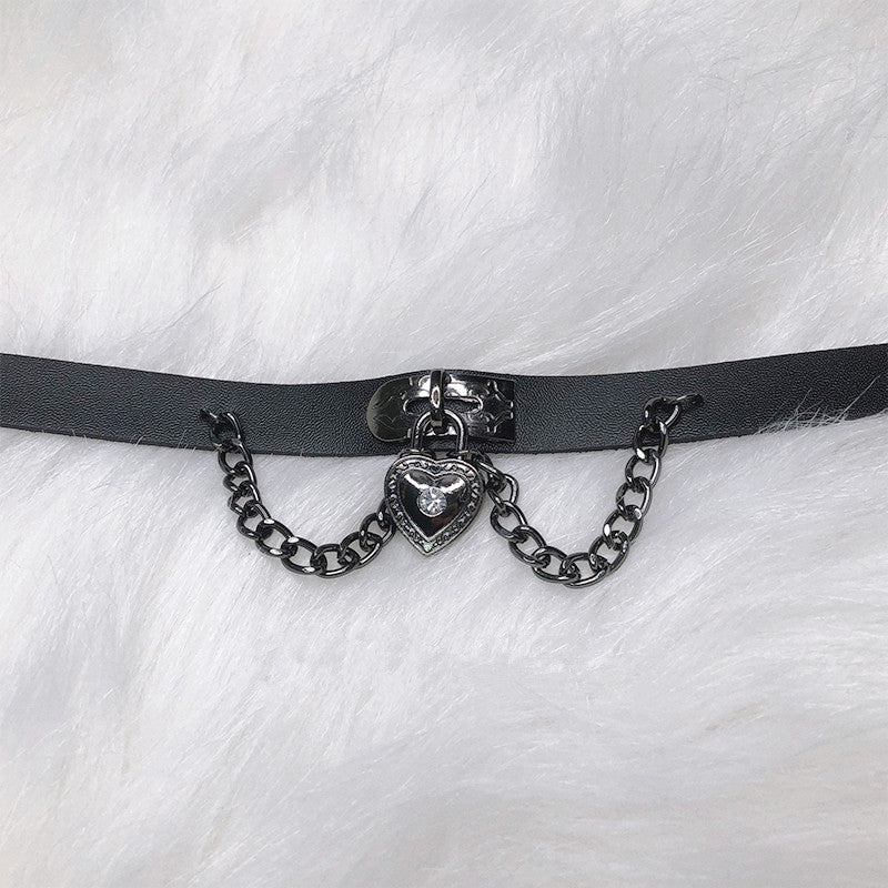 Black metal heart necklace yv42083