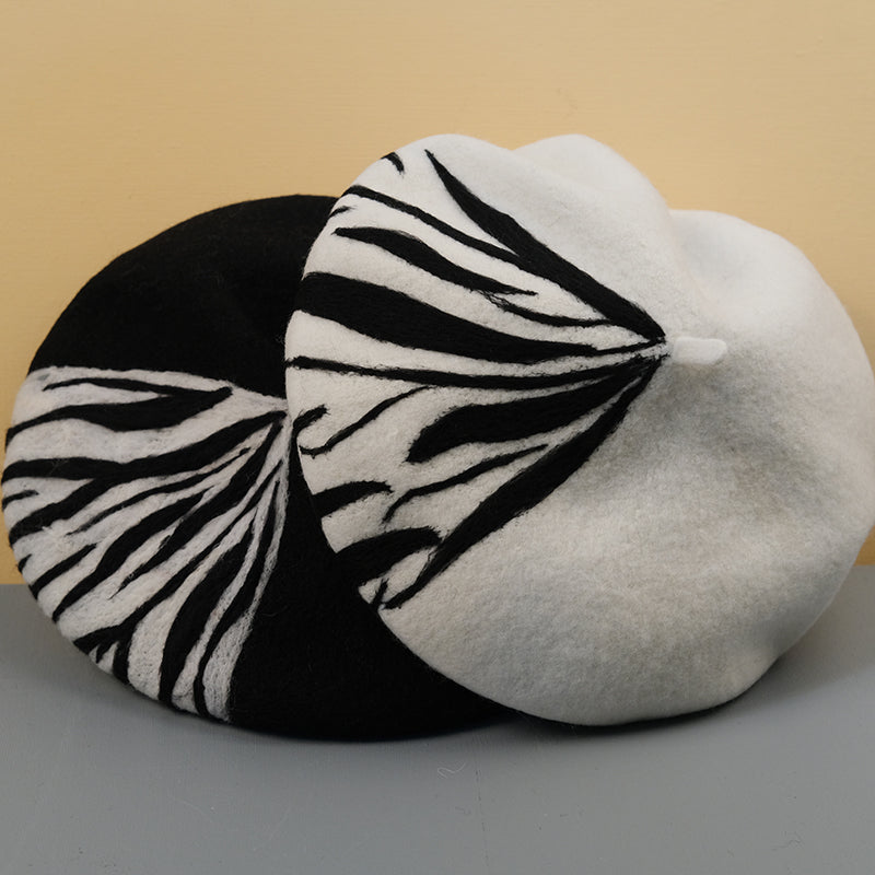 Cute black and white beret YV43516