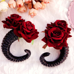 Lolita rose croissant hair clip yv42613