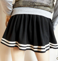 The navy pleated skirt YV2274